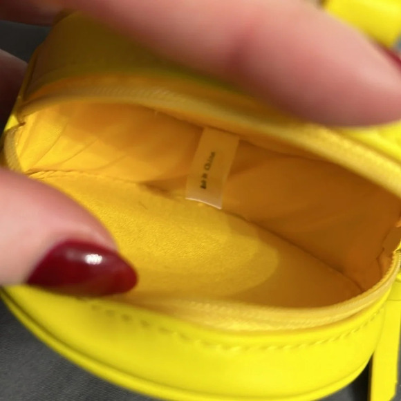 Benefit cosmetics coin pouch - Picture 4 of 4